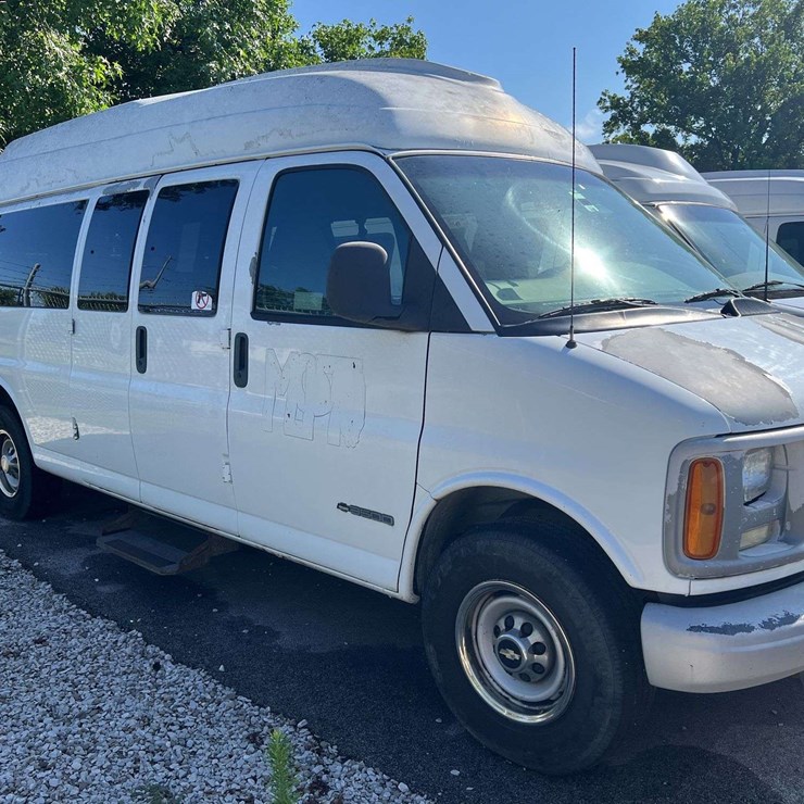 2001 CHEVROLET EXPRESS 3500