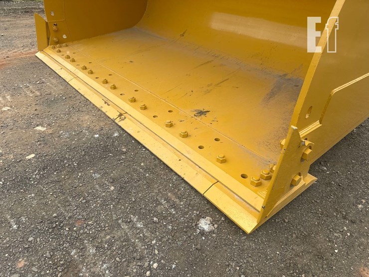 2020-deere-844l-image-11