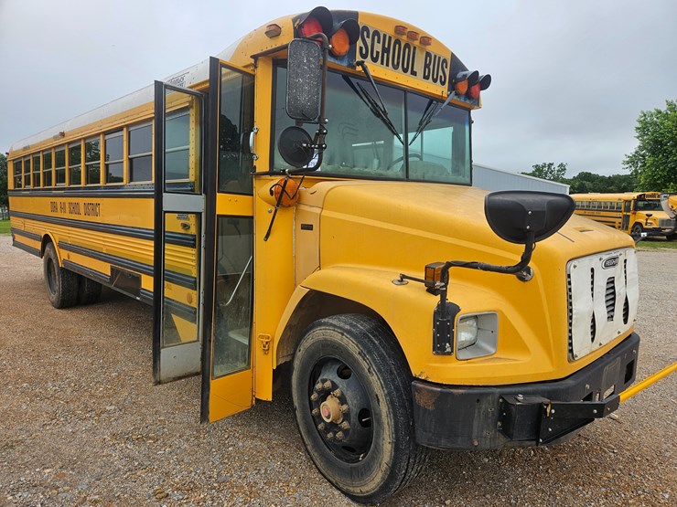 2005-freightliner-fs65-image-53