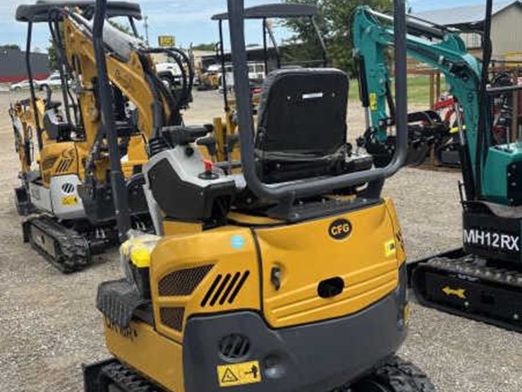#107-•-cfg-industrial-mini-excavator-w/-hydraulic-thumb-image-4
