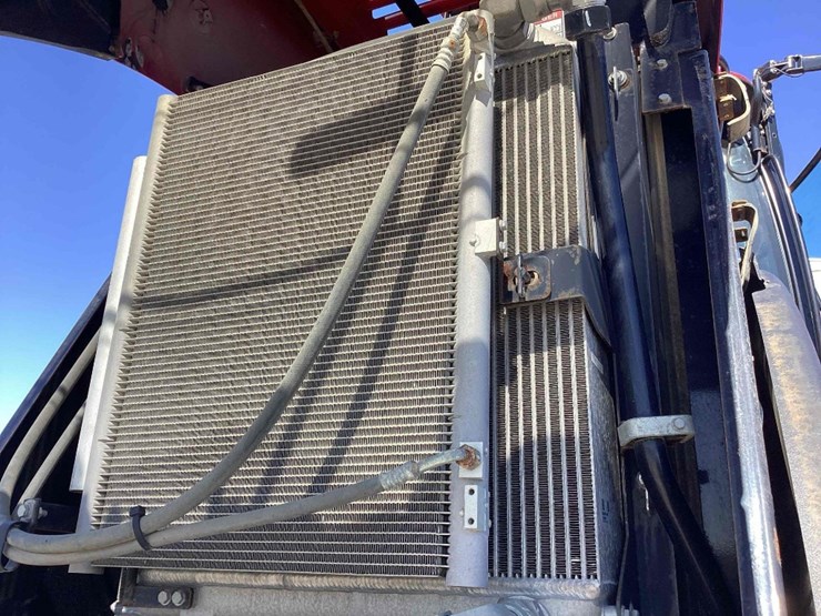 2021-case-trident-5550-spreader-image-50