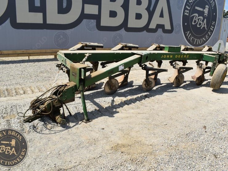 john-deere-2700-image-1