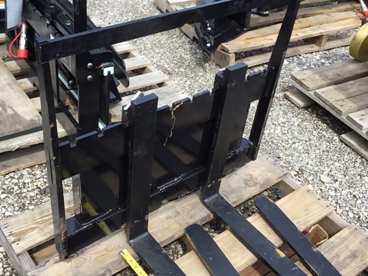 new-giyi-mini-skid-steer-fork-attachment-image-3