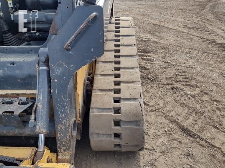 deere-323d-image-34