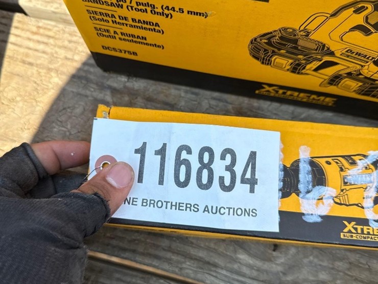 2131---dewalt-1-3/4"-band-saw-image-4