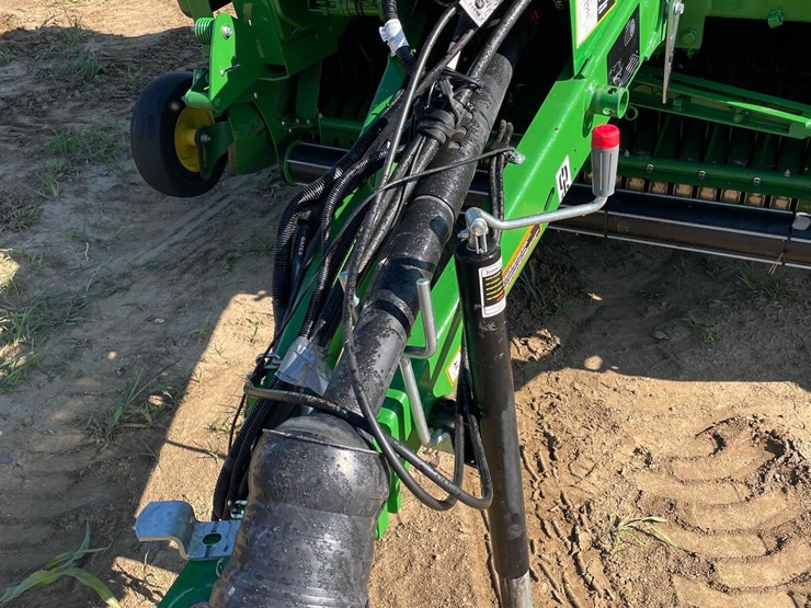 2023-john-deere-560m-image-10