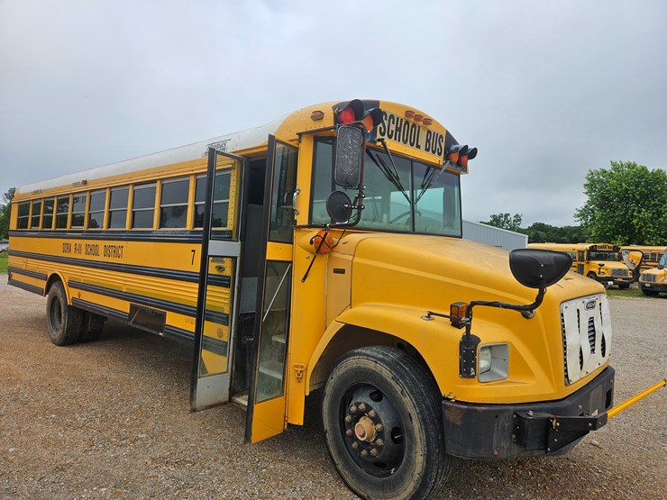 2005-freightliner-fs65-image-51
