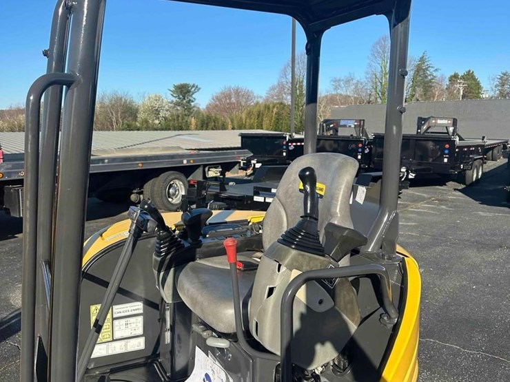 2020-new-holland-e26c-image-9