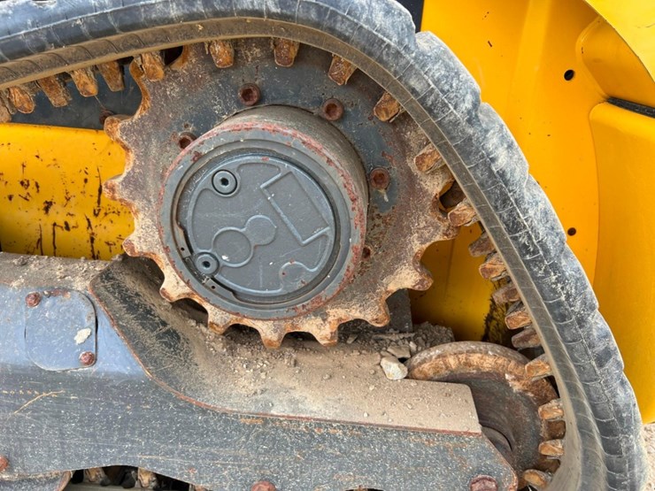 2021-new-holland-c327-image-34