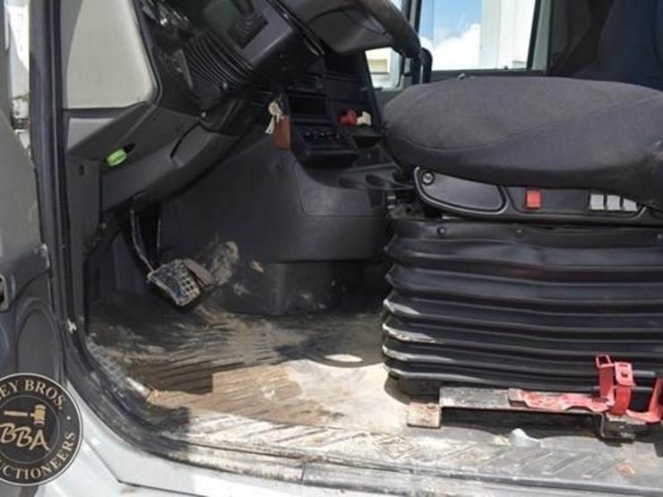 2014-international-prostar-image-59