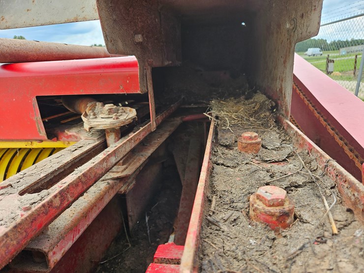 new-holland-310-image-24