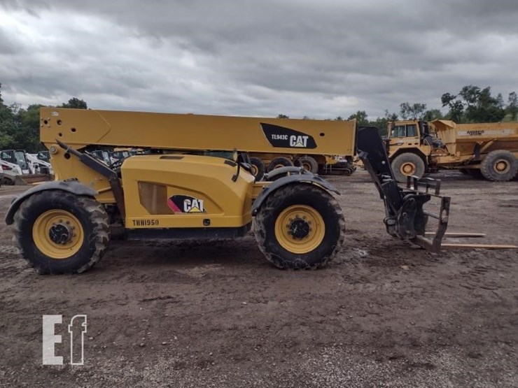 2015-caterpillar-tl943c-image-3