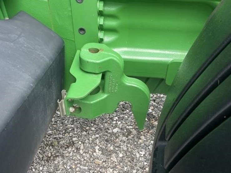 2011-john-deere-8335r-image-3