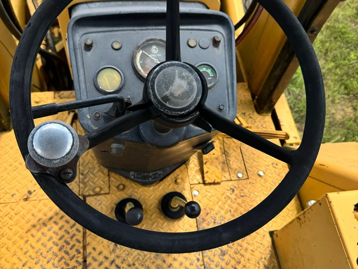 john-deere-back-hoe-image-16