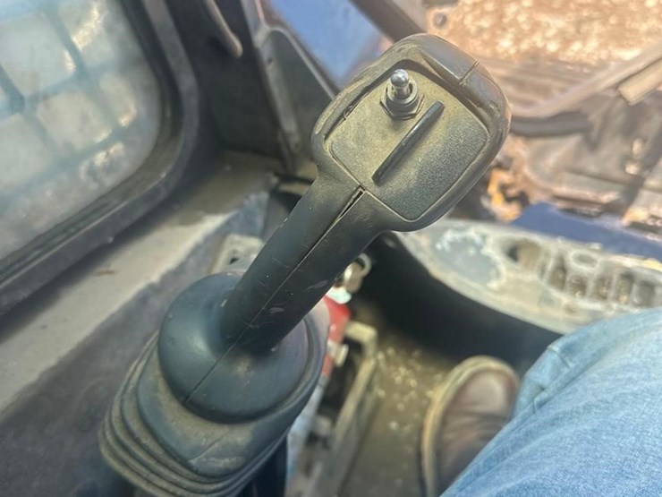 2017-deere-324e-image-16