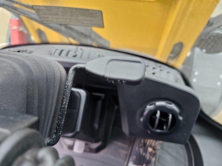 #17574-•-2024-deere-324-wheel-loader-image-59