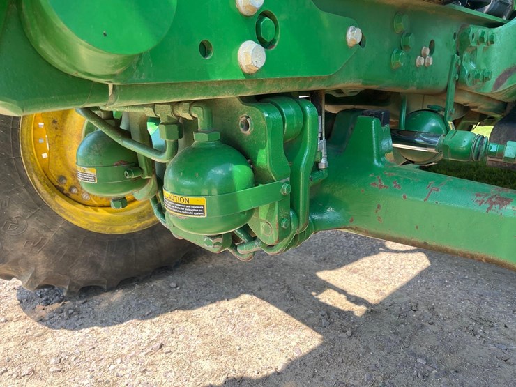 2014-john-deere-6210r-image-12
