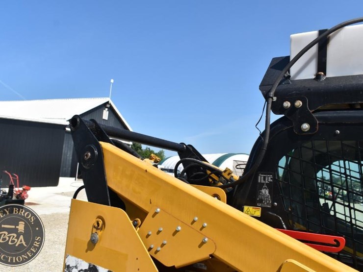2018-caterpillar-262d-image-50