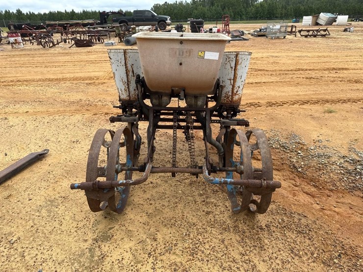 121---ford-2---row-planter-image-5