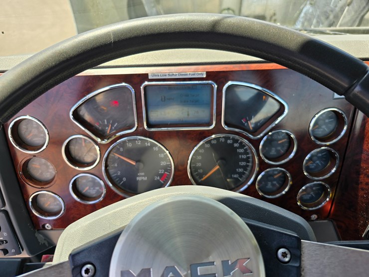 #16603-•-2016-mack-cxu613-day-cab-image-64