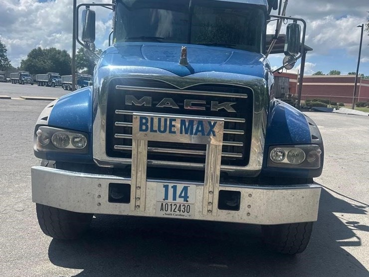 2021-mack-granite-64fr-image-2