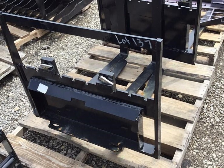 new-giyi-mini-skid-steer-fork-attachment-image-1