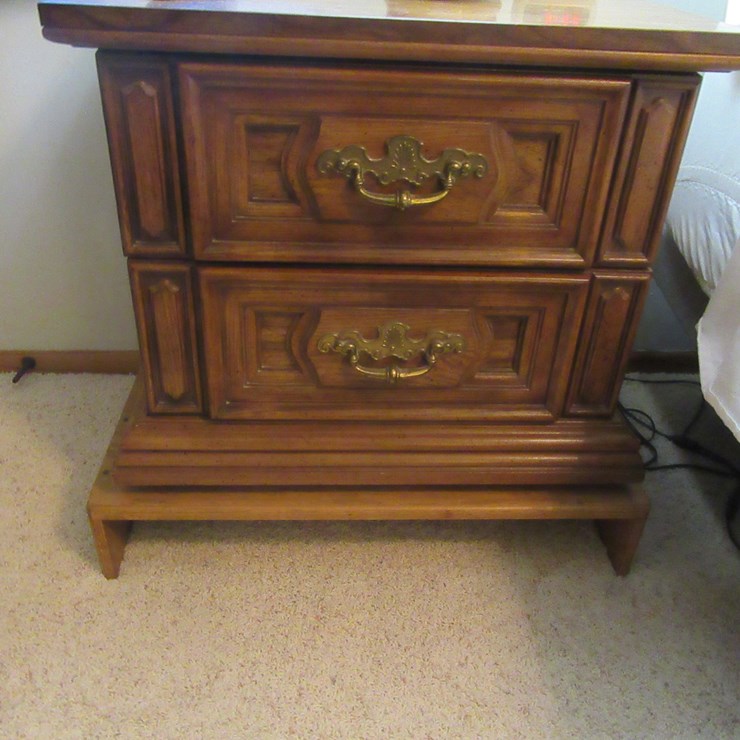 #8888 • (4) Piece Bedroom Set
