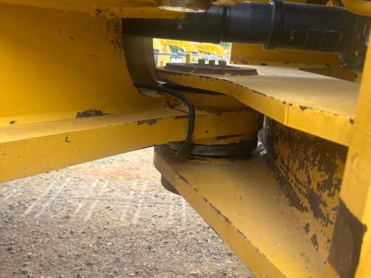 2020-deere-844l-image-23