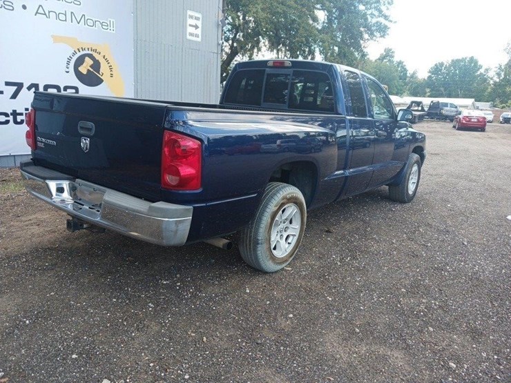 2005-dodge-dakota-image-8