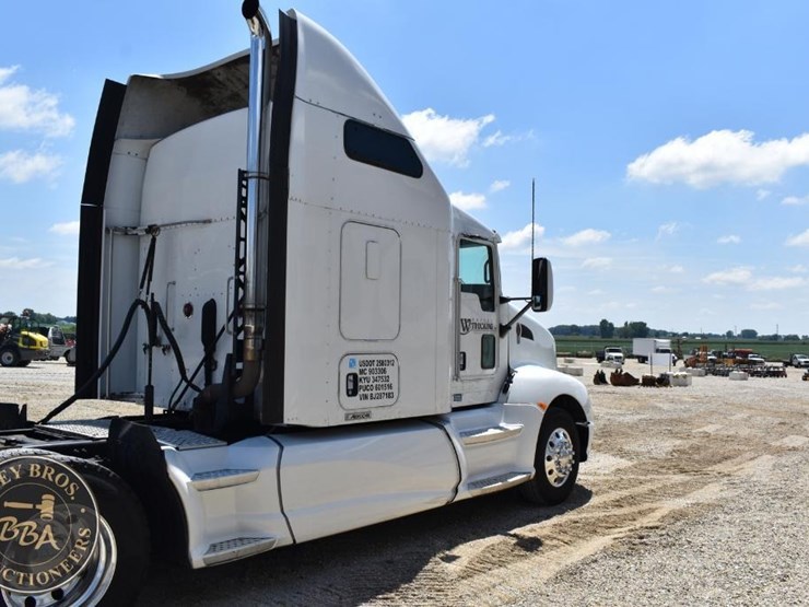 2011-kenworth-t660-image-21