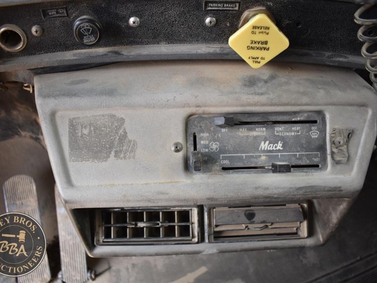 1996-mack-rd688s-image-73