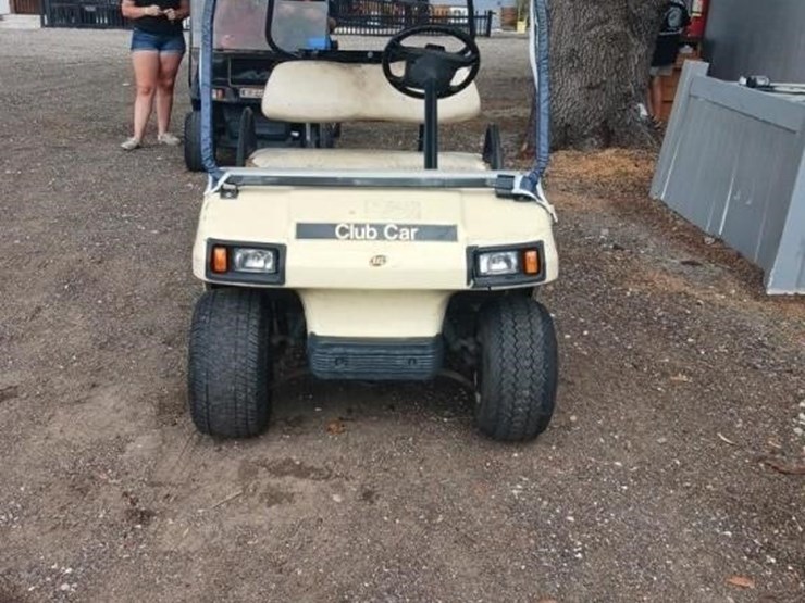 club-car-golf-cart-runs/moves-image-2