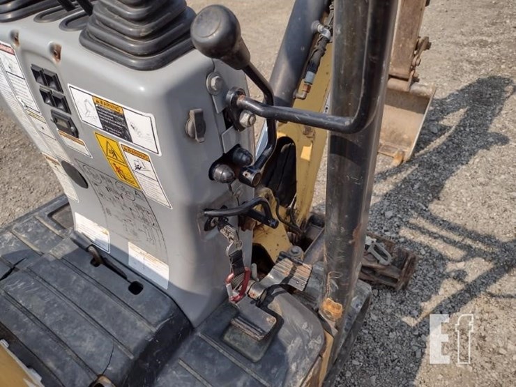 2012-caterpillar-300.9d-image-9