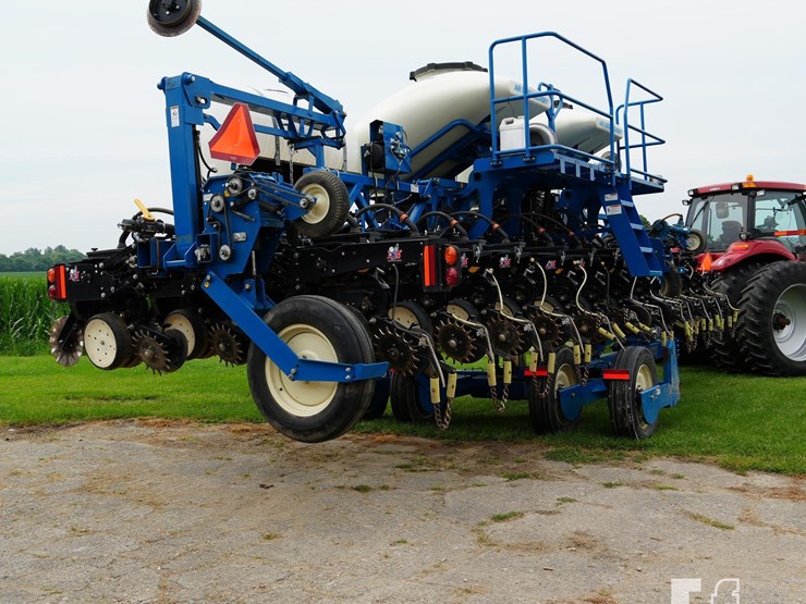 2013-kinze-3600asd-image-2