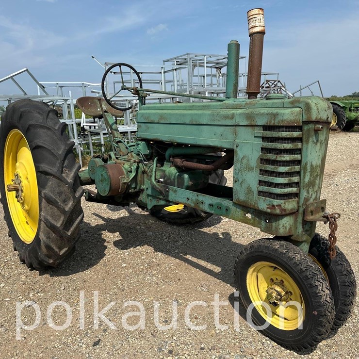 JOHN DEERE B