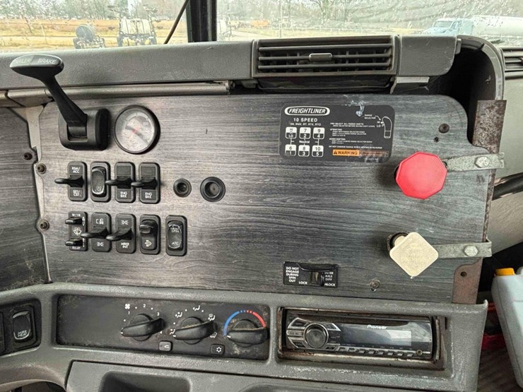 2009-freightliner-columbia-120-image-50