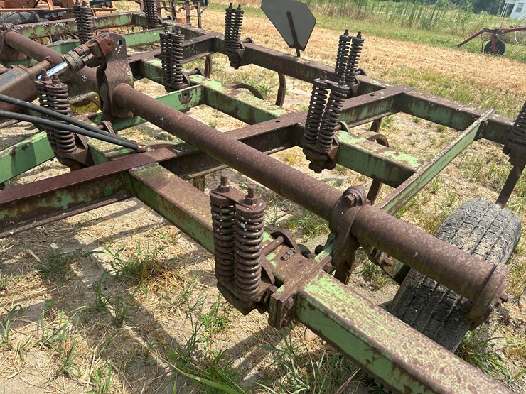 john-deere-100-image-22