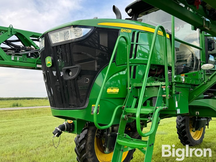 2020-john-deere-r4038-image-9