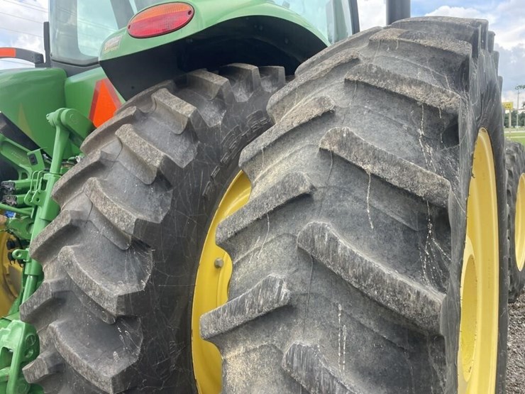 2011-john-deere-8335r-image-26