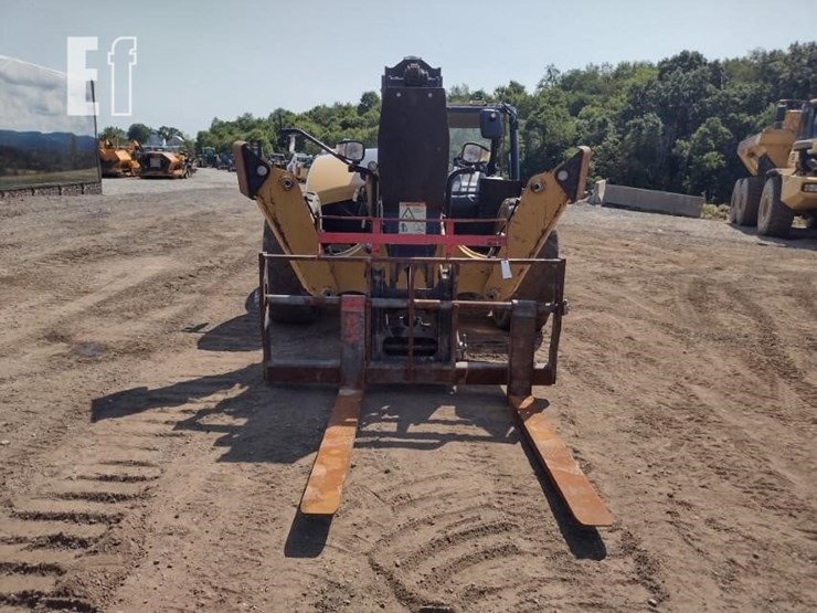 2019-caterpillar-tl1055d-image-2