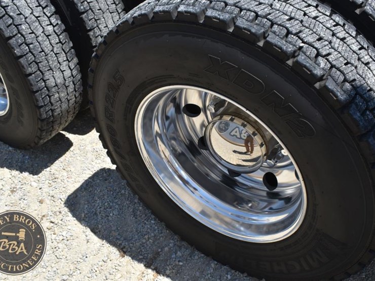 2011-kenworth-t660-image-31