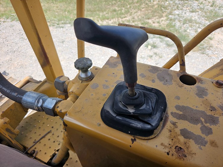 caterpillar-d4c-image-32