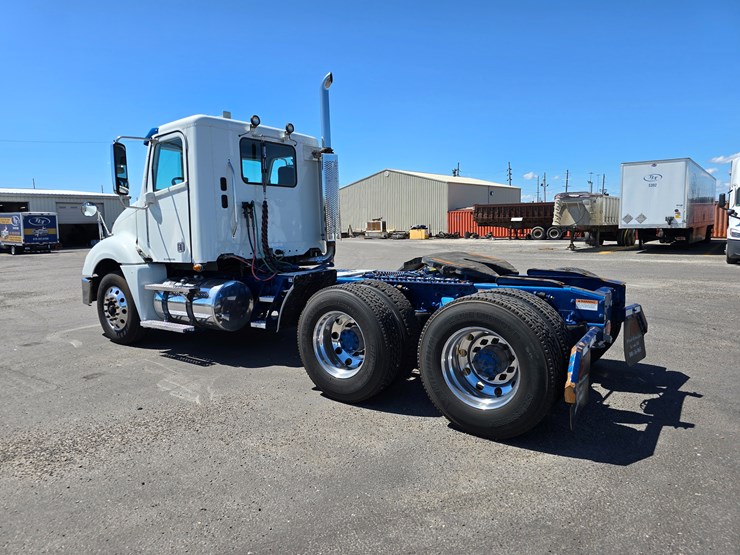 2020-freightliner-columbia-120-image-19