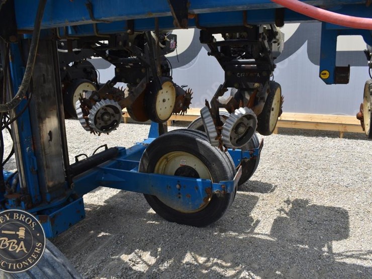 2005-kinze-3600-image-23