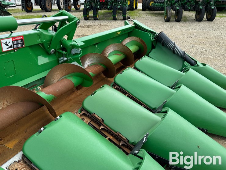 2022-john-deere-c12f-image-12