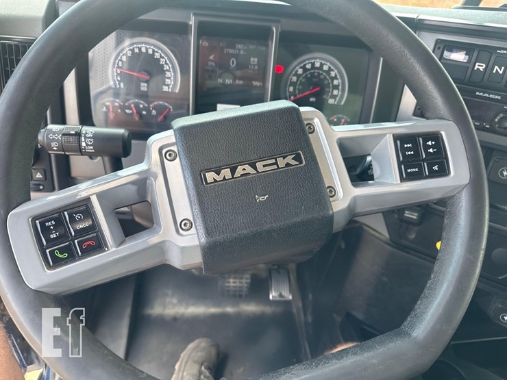 2021-mack-granite-64fr-image-30