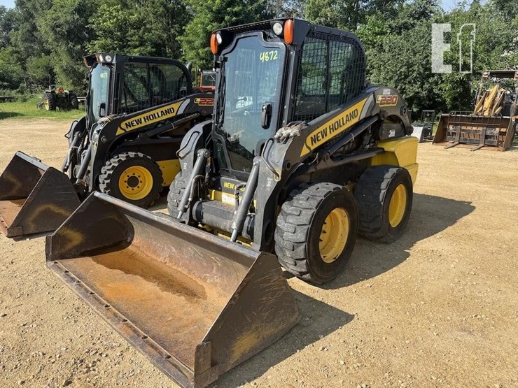 2012-new-holland-l220-image-1