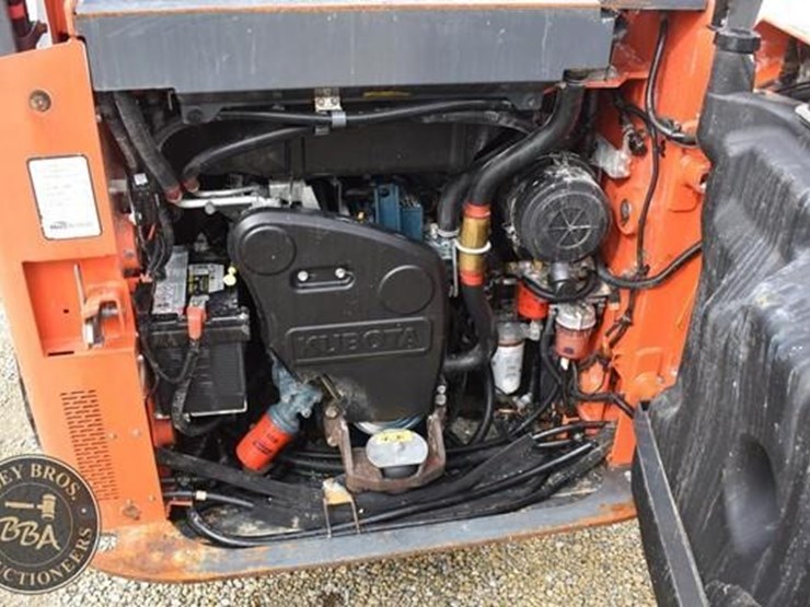 2017-kubota-ssv65-image-33