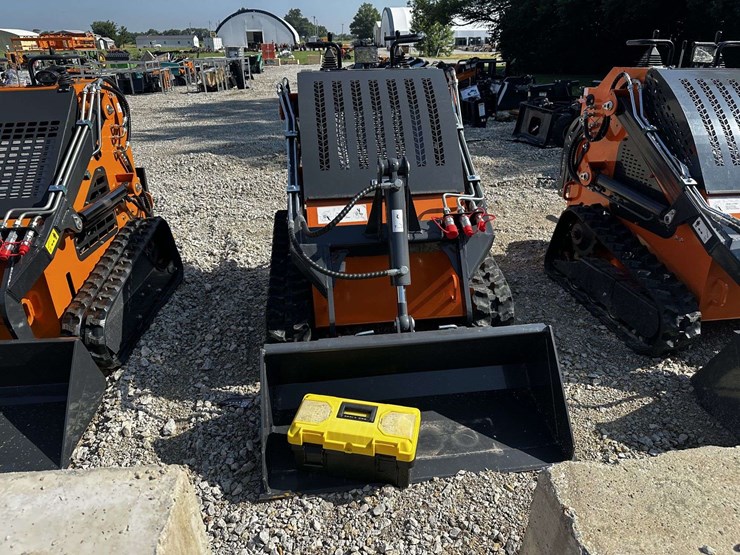 mini-skid-steer-image-1