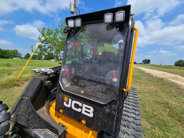 2022-jcb-3ts-8t-image-8